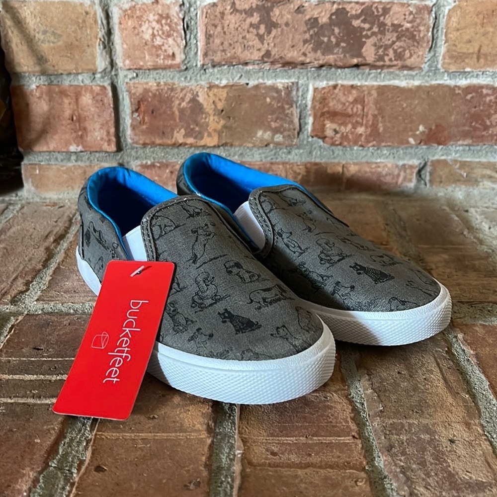 NWT Bucketfeet Shoodles Gray Slip On Sneakers